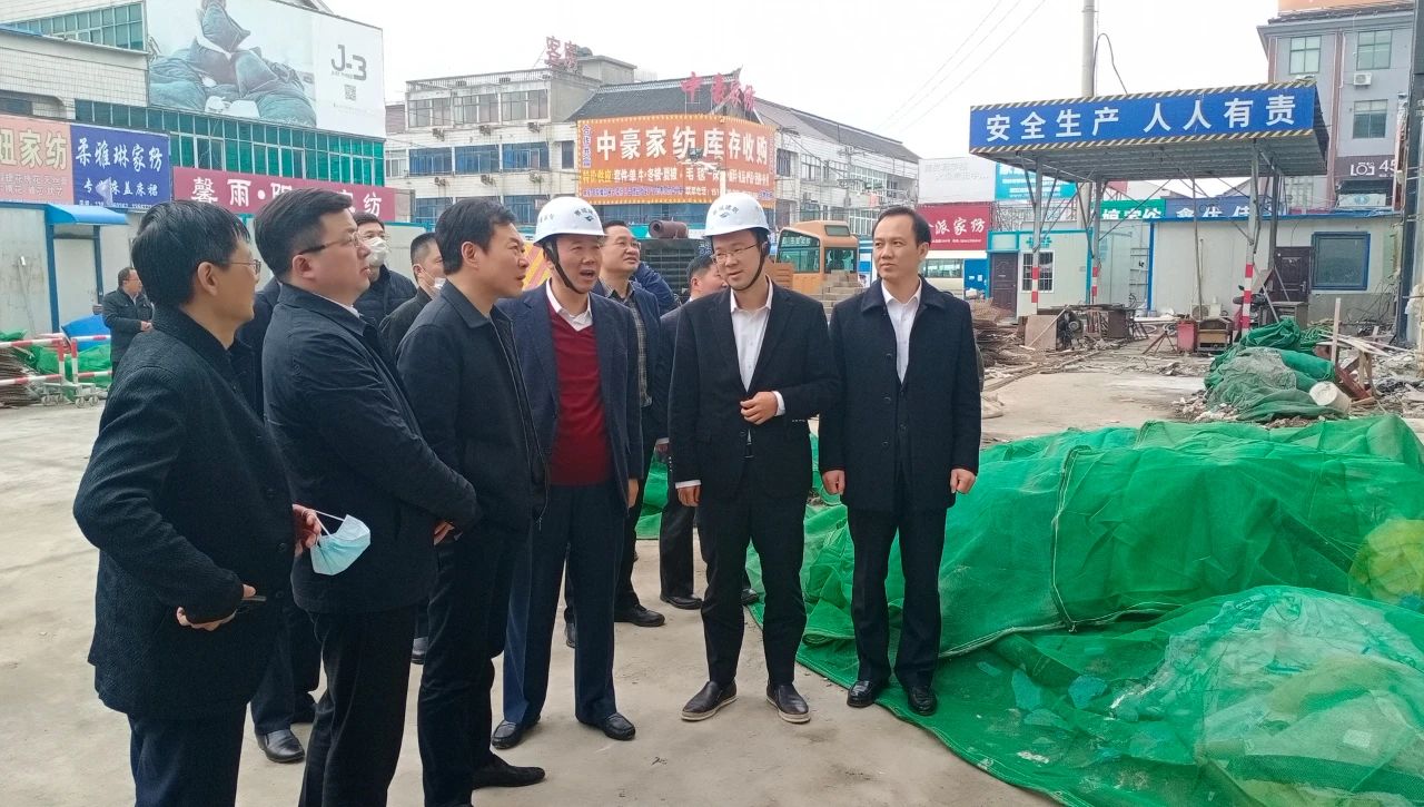 南通市家紡市場協(xié)同發(fā)展領導小組組長、副市長潘建華在園區(qū)視察